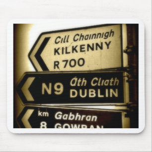 Straßenschilder in Irland Mousepad