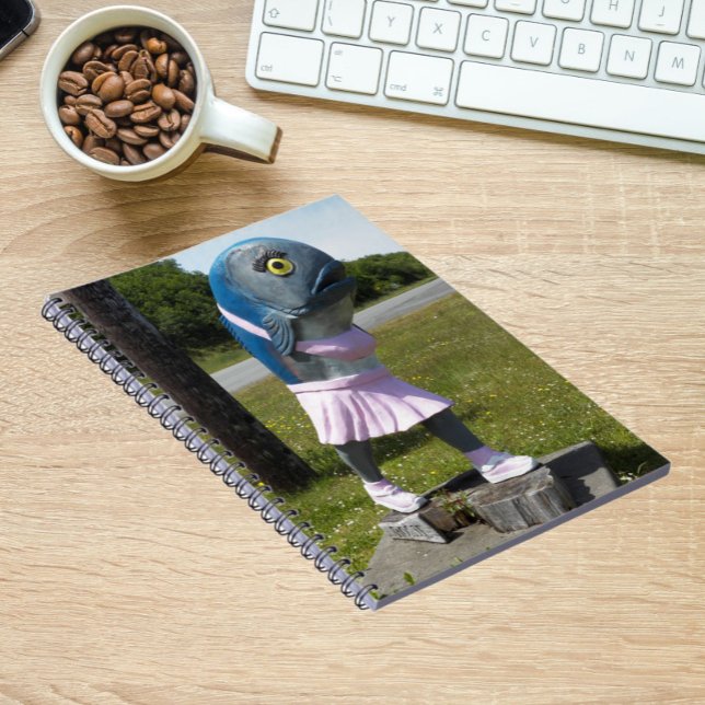 Straßenseite Attraktion Fisch Girl Statue Notizblock (In Situ)