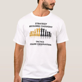 Strategie erfordert Gedanken-Taktik-Beobachtung T-Shirt