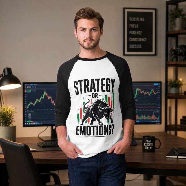 Strategie oder Emotionen Bull Trading-Mindset-Desi T-Shirt (Image shown for illustration purposes only.)