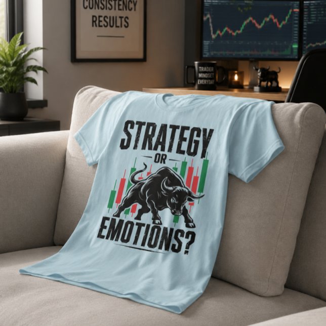 Strategie oder Emotionen Bull Trading-Mindset-Desi T-Shirt (Image shown for illustration purposes only.)