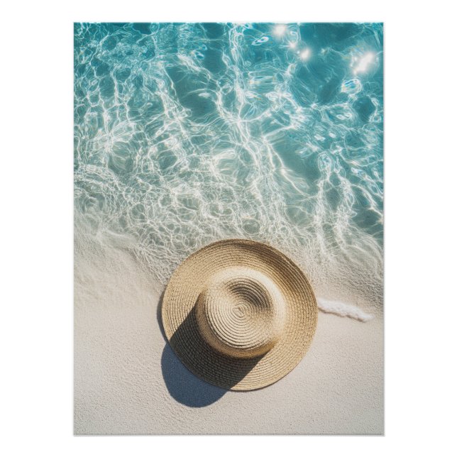 Straw Hat on White Sand by Sparkling Ocean Poster (Vorderseite)