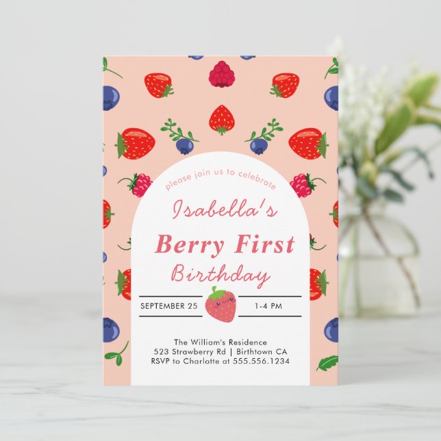 Strawber Berry Erster Geburtstag  Einladung (Stehend Vorderseite)