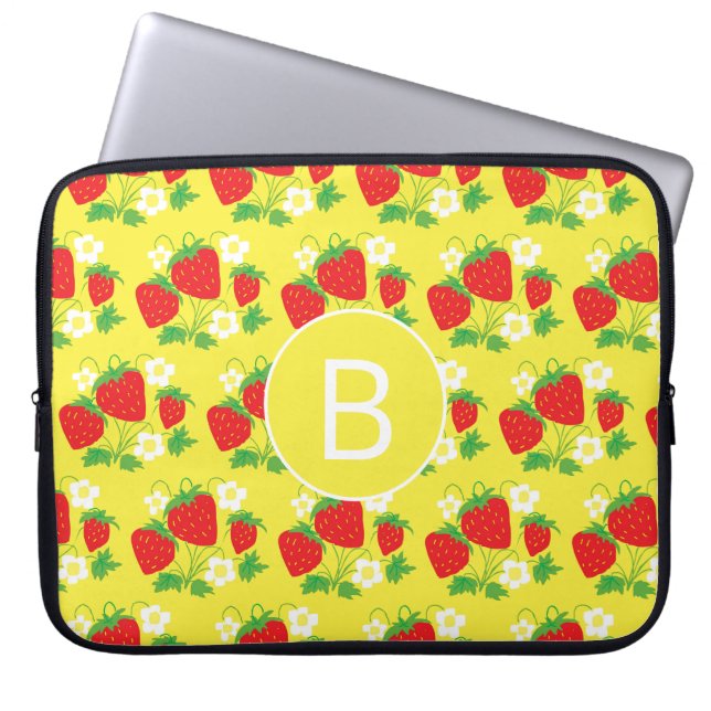 Strawberry and Flower Yellow Pattern Monogrammed Laptopschutzhülle (Vorderseite)