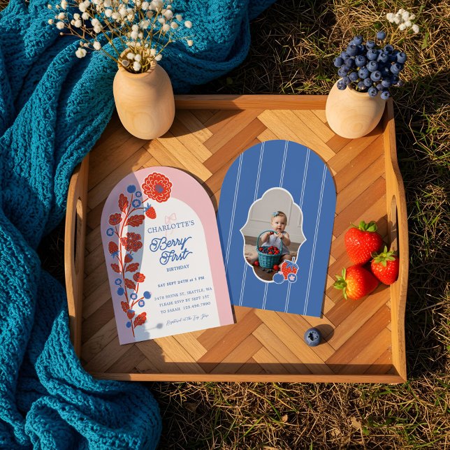 Strawberry Berry Erster Geburtstag Foto Einladung (1st Birthday Strawberry Berry First Birthday Photo Invitation)