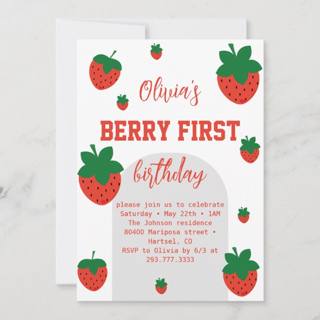 Strawberry Berry First Birthday Einladung (Vorderseite)