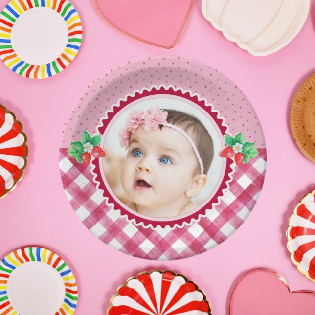 Strawberry Berry First Birthday Girl Party Foto Pappteller (strawberry 1st birthday photo girl paper plate)