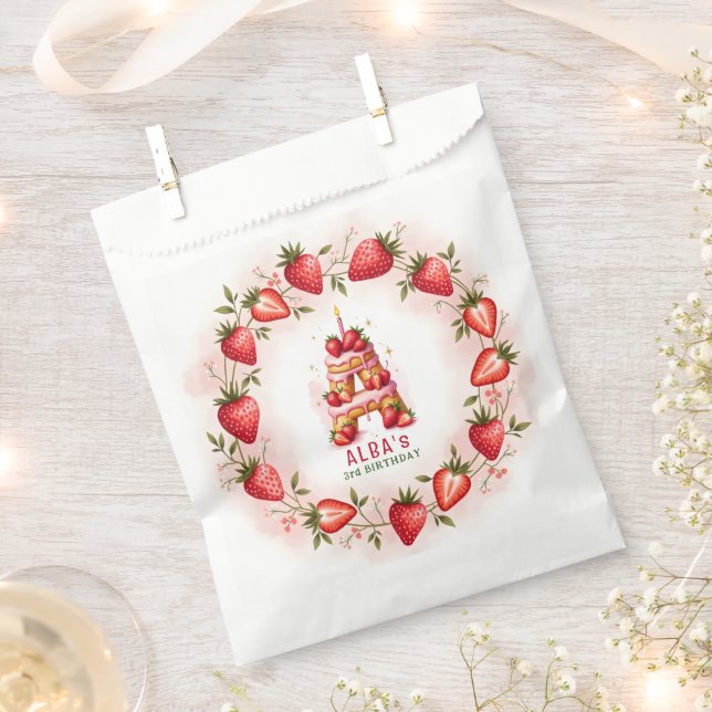 Strawberry Birthday Favor Bag Letter A Cake Geschenktütchen (Ausgeschnitten)