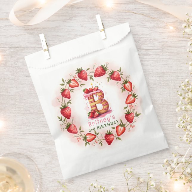 Strawberry Birthday Favor Bag Letter B Cake Geschenktütchen (Ausgeschnitten)