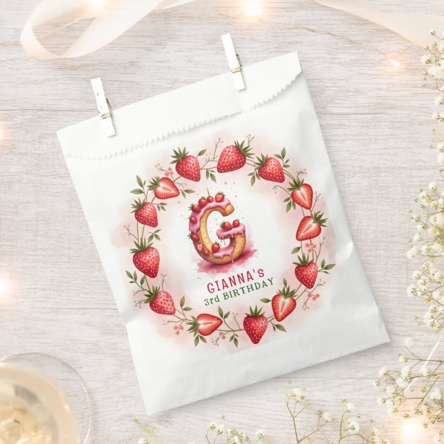 Strawberry Birthday Favor Bag Letter G Cake Geschenktütchen (Ausgeschnitten)