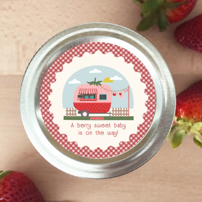 Strawberry Camper Gingham Berry Sweet Baby Shower Runder Aufkleber (Von Creator hochgeladen)