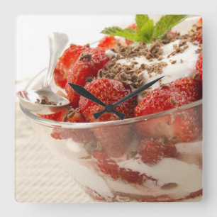 Strawberry Dessert With Fresh Yogurt Quadratische Wanduhr