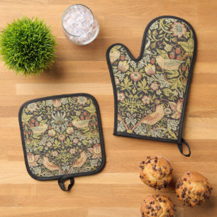 Strawberry Dives von William Morris, Vintag Art Ofenhandschuh & Topflappen-Set