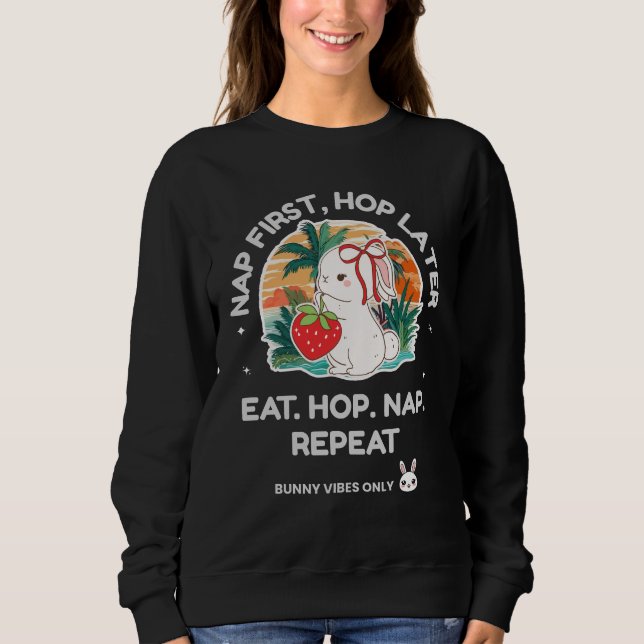 Strawberry Dream Bunny Sweatshirt (Vorderseite)
