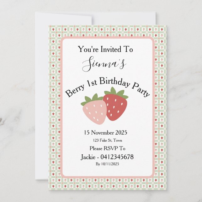Strawberry Gingham First Birthday Party Einladung (Vorderseite)