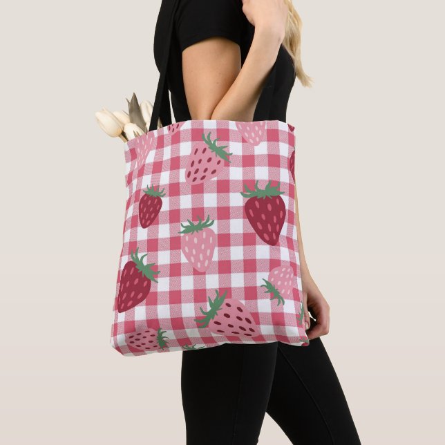Strawberry Gingham Pattern (Von Nahem)
