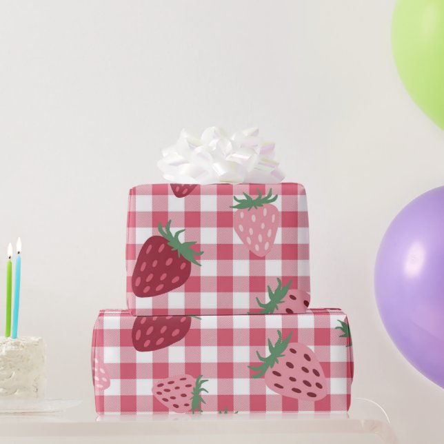 Strawberry Gingham Pattern Geschenkpapier (Partygeschenke)