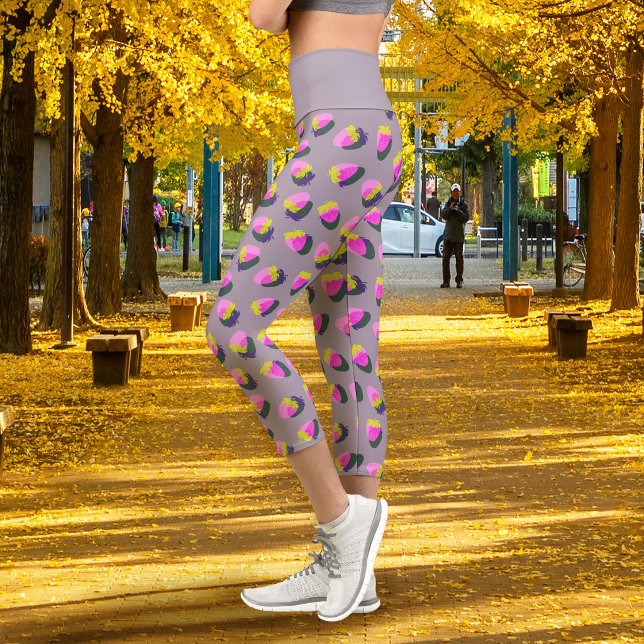 Strawberry Gray Capri Leggings (Strawberry Grey Capri Leggings)