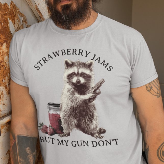 Strawberry Jams But My Gun Don't Funny Meme T-Shirt (Von Creator hochgeladen)