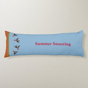 Strawberry Pickers Body Pillow Seitenschläferkissen