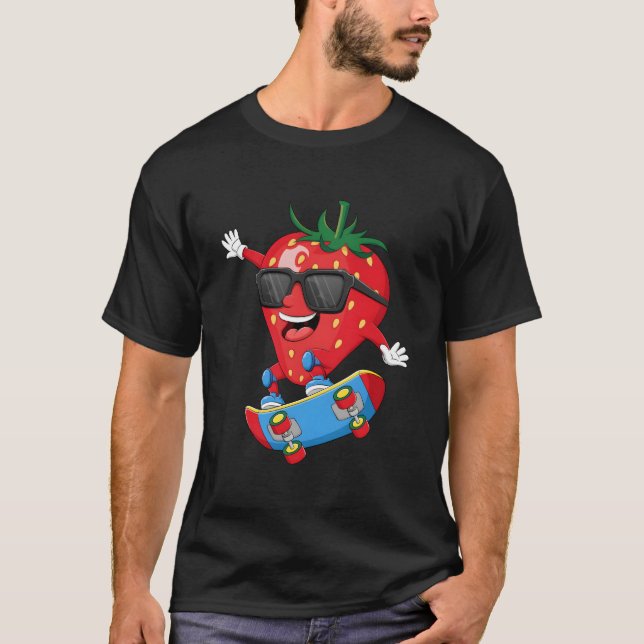 Strawberry Riding Skateboard S T-Shirt (Vorderseite)