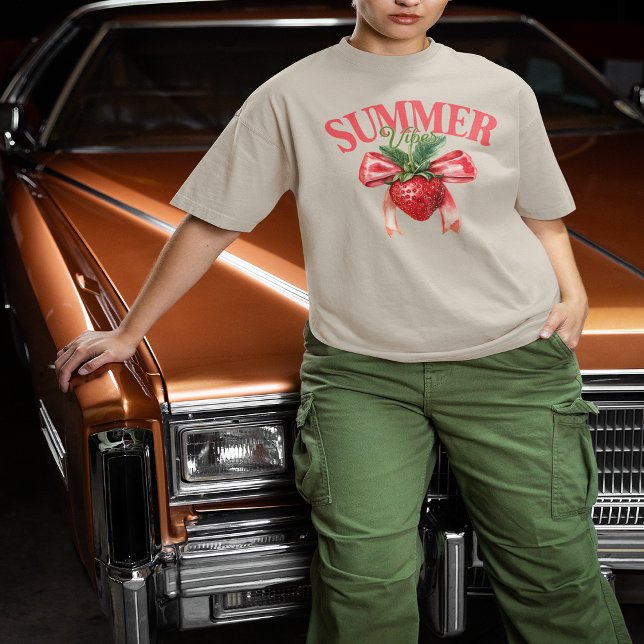 Strawberry Summer Vibes T-Shirt (Strawberry Summer Vibes T-Shirt)