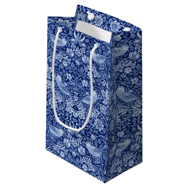 Strawberry Thief Blue Monotone, William Morris Kleine Geschenktüte (Vorderseite Schrägansicht)