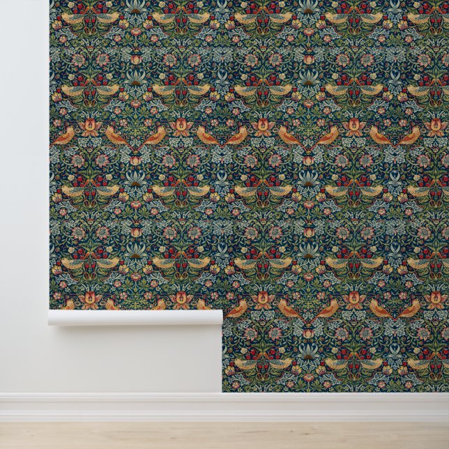 Strawberry Thief von William Morris Tapete (Anwendung)