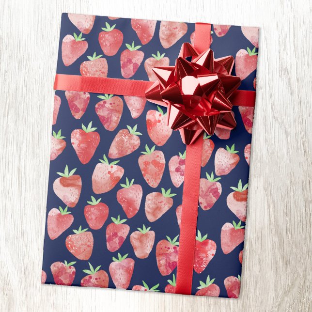 Strawberry Watercolor Navy Blue Geschenkpapier (Watercolor strawberry pattern on a dark navy blue background on gift wrapping paper roll)
