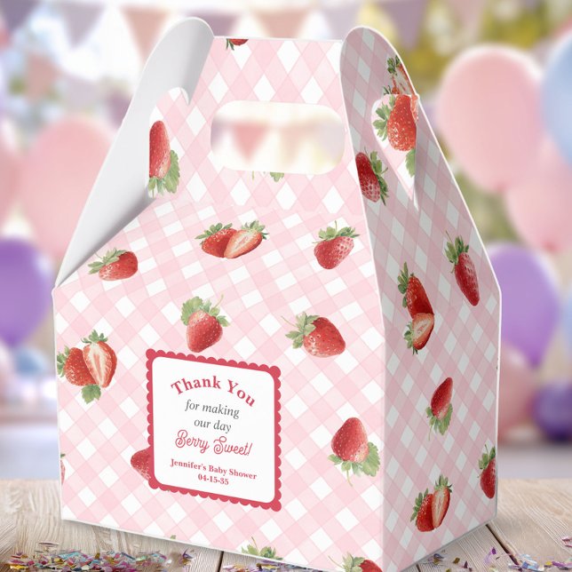 Strawberry with pink Gingham-Baby Girl Shower Geschenkschachtel (Strawberry with pink gingham pattern-Berry Sweet Baby Girl Shower favor box.)