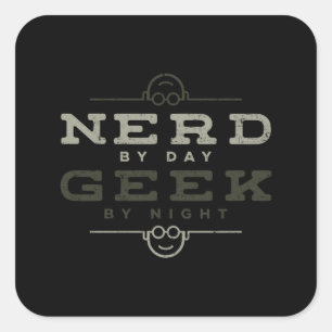 Streber bei Tag, Geek bei Nacht Quadratischer Aufkleber