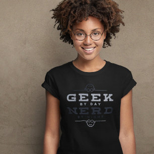Streber tagsüber, Nerd bei Nacht T-Shirt