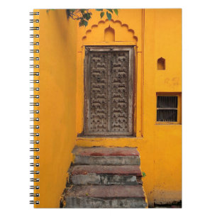 STRECKE VOR DER HOLZTÜR NOTIZBLOCK