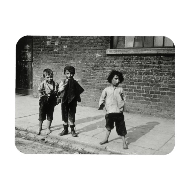 Street urchins Lambeth (b/w Foto) Magnet (Horizontal)