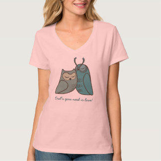 Streichelnde Eulen-Paare T-Shirt