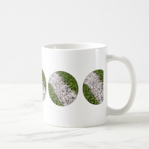 Streifen auf Gras Tasse