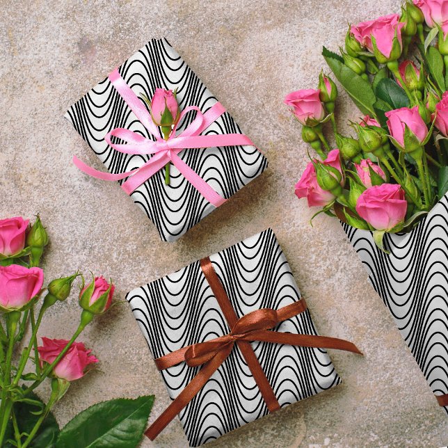 Streifen aus schwarzem und weißem Moiré - Abstrakt Geschenkpapier (Von Creator hochgeladen)