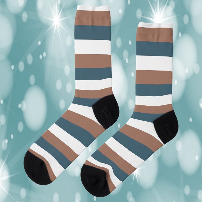 Streifen Muster braun Aquamarin weiß Socken (A pair of socks with brown, teal and white stripes)