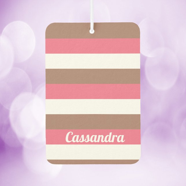 Streifen personalisieren rosa braun autolufterfrischer (An air freshener with pink, brown and white stripes along with text that can be personalized.)