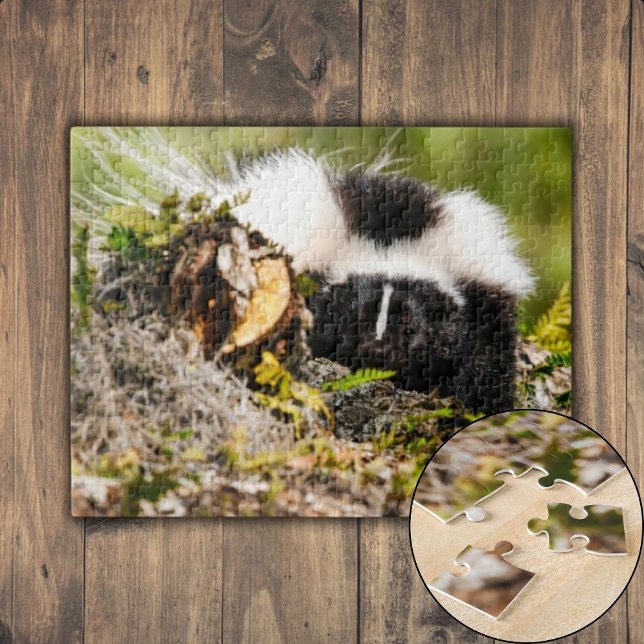 Streifen Skunk Fern Log Puzzle (Striped Skunk Fern Log Jigsaw Puzzle)