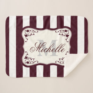 Streifen und Monogramm Sherpadecke