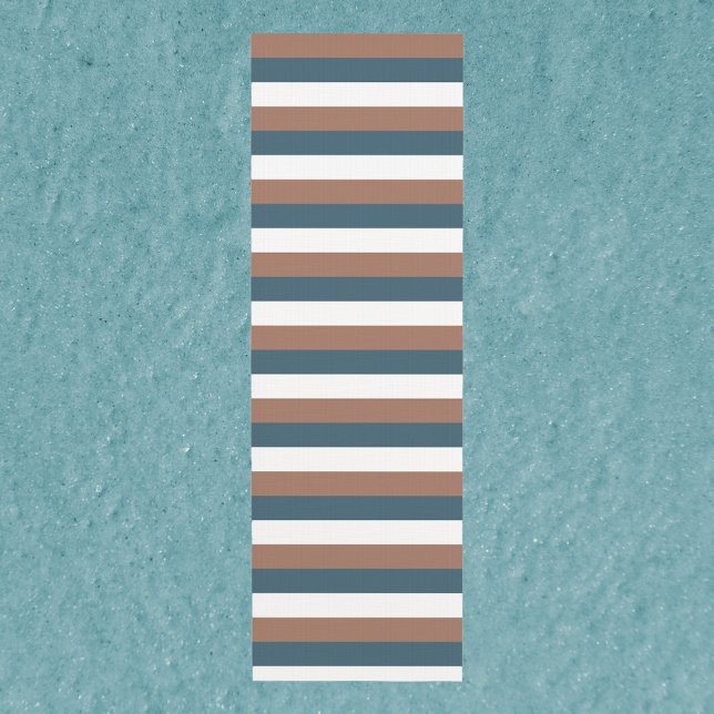 Streifenmuster braun Aquamarin weiß Yogamatte (A yoga mat with mocha brown, teal and white stripes)