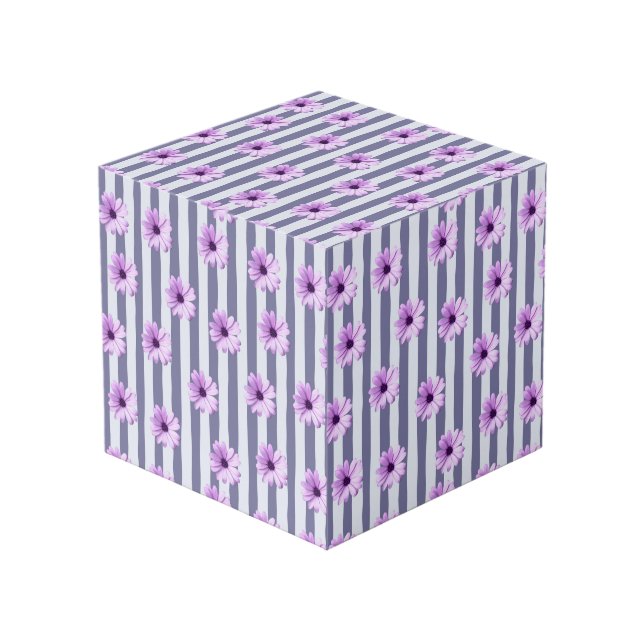 Streifenmuster mit lila Molsen Würfel (Vorderseite Schrägansicht)