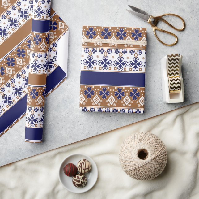 Streifenskandinavisches Muster braun blau Geschenkpapier (Kunsthandwerk)