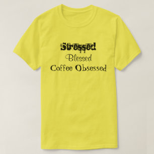 Stressgesegneter Kaffee, besessen gelb T-Shirt