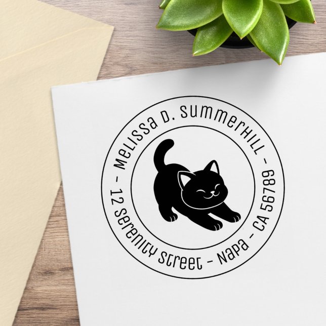 Stretching Black Cat Round Address Gummistempel (Von Creator hochgeladen)