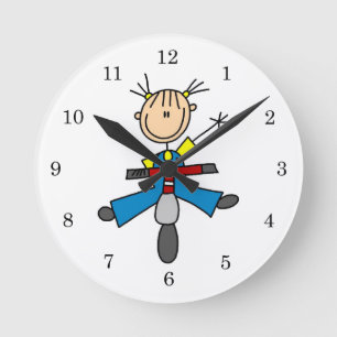 Strichmännchen Girl Driving a Scooter Runde Wanduhr