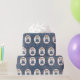 Strichmännchen Girl in Sneakers auf blauem Denim Geschenkpapier (Party Gifts)