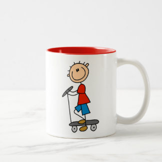 Strichmännchen-Junge auf Roller Zweifarbige Tasse