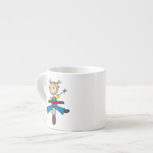 Strichmännchen-Mädchen fährt Roller Espressotasse
